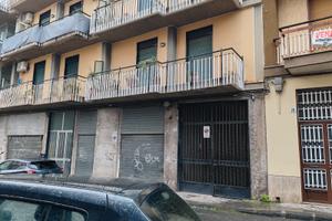 Grande garage in via Giosuè Carducci a Paternò