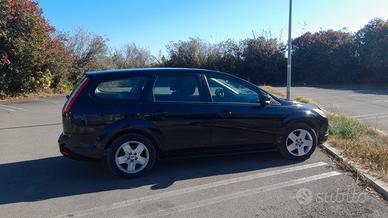Ford Focus 2009 per pezzi o intera
