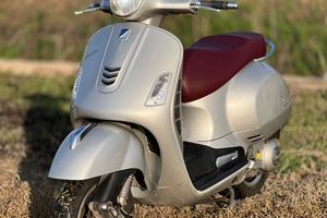Piaggio Vespa 300 GTS