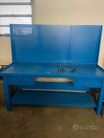 Bancone da lavoro in acciaio 