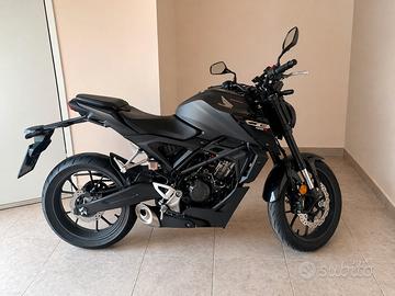 Honda CB125R 2025 – Solo 2000 km – Come nuova – Ga
