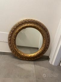 Specchio d'epoca con cornice dorata a mano