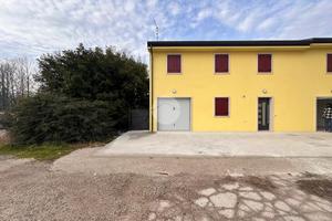 VILLA A SCHIERA A VERONA