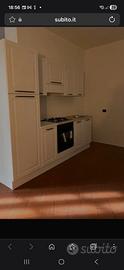 Cucina completa di elettrodomestici 