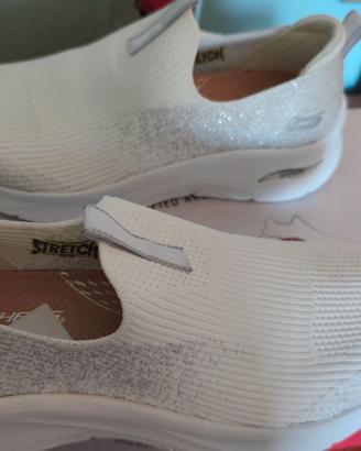 Sketchers da donna nuove.