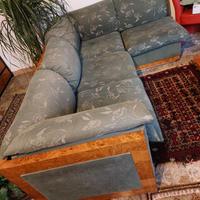 salotto in legno con tavolino