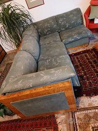 salotto in legno con tavolino