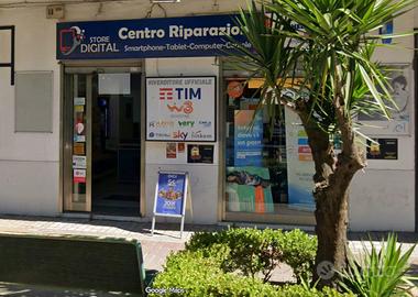 Locale commerciale con doppia vetrina