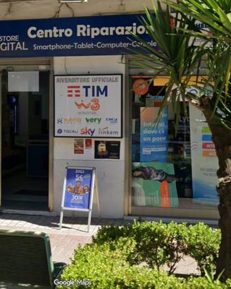 Locale commerciale con doppia vetrina