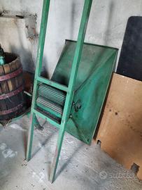 torchio e pigiatrice uva