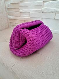 Clutch all'uncinetto in fettuccia
