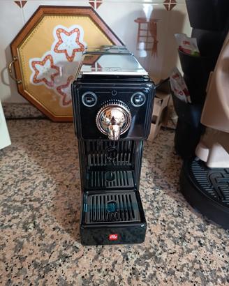 Macchinetta caffè capsule illy 