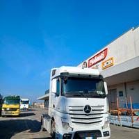 B462 - Trattore stradale Mercedes-Benz Actros 18.4