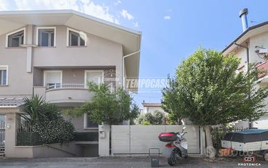 APPARTAMENTO MANSARDATO IN TRIFAMILIARE RISTRUTTUR