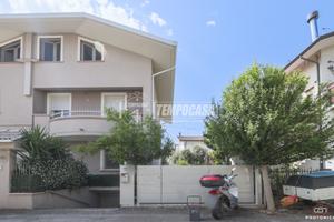 APPARTAMENTO MANSARDATO IN TRIFAMILIARE RISTRUTTUR