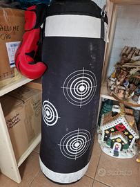sacco boxe con guantoni
