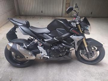 Suzuki GSR750 MATT BLACK
