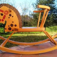 Giocattoli dal design classico in legno naturale