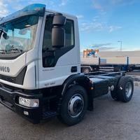 Autocarro Iveco 150E25 K passo 3105 vers cantiere