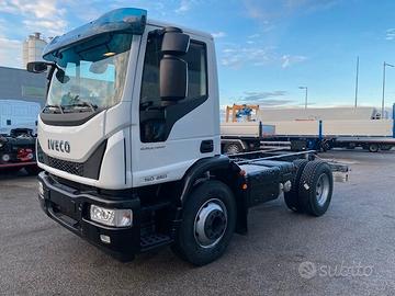 Autocarro Iveco 150E25 K passo 3105 vers cantiere