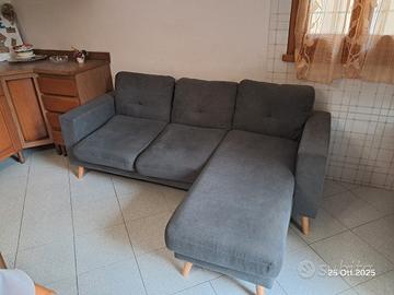 divano tre posti con penisola