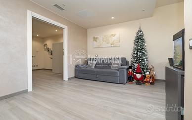 TRILOCALE CON BOX E CANTINA !