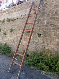 Scala a sfilo in legno - ideale anche per arredo