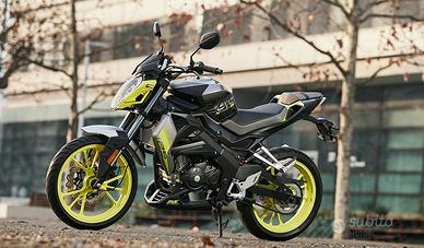 NAKED UM XTREET 125cc LIQUID COOLED