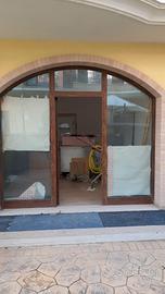 l locale commerciale/pizzeria da asporto  