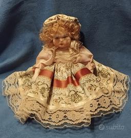 Bambola di porcellana vintage 