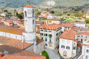 Appartamento di 157 m² con più di 5 locali a Lucca