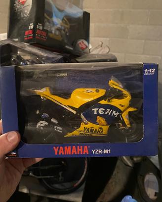 yamaha yzr-m1 camel rossi 2008 scala 1:12