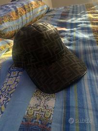 cappellino fendi