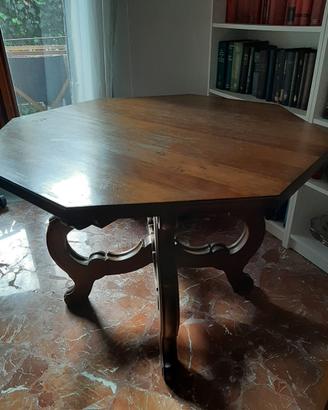 Tavolo ottagonale