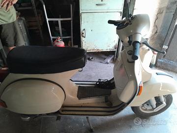 Piaggio Vespa P200E