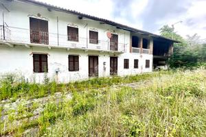 CASA SEMINDIPENDENTE A ALBUGNANO