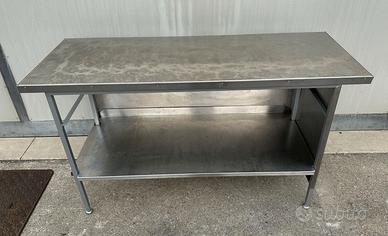 Tavolo in acciaio inox da 1600 mm