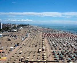 BIBIONE - Piazza Fontana, in splendida posizione