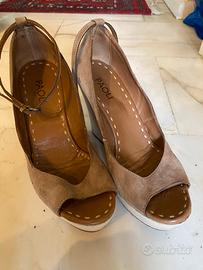 Scarpa zeppa alta, aperta in punta