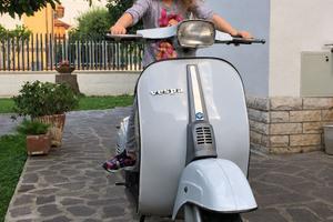 Vespa 50 Special 1972 completamente restaurata