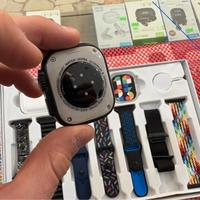 Box con smartwatch e cuffie