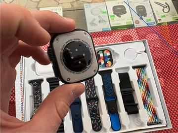 Box con smartwatch e cuffie