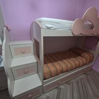 letto a castello con gradini a cassetto