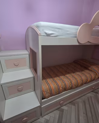 letto a castello con gradini a cassetto