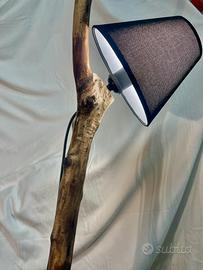 Lampada artigianale con tronco albero