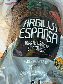 Argilla espansa drenante per piante balcone