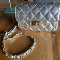 Borsetta con catenella stile Chanel