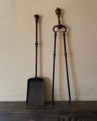 Attrezzi per il camino antichi 