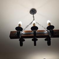 Lampadario rustico in ferro e legno con 6 luci
