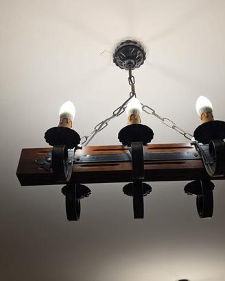 Lampadario rustico in ferro e legno con 6 luci